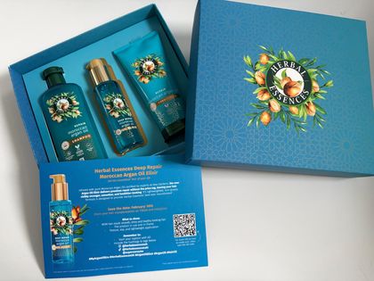 So excited to join this campaign & I have never been so excited about getting my hair wet. I have heard about the Argan Oil properties before so this really is a fantastic opportunity to get excited about. #MyArganOilEra #HerbalEssencesUK #ArganOilElixir