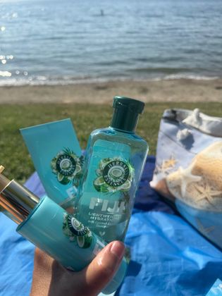 ⭐️⭐️⭐️⭐️⭐️After a swim in the salty sea, my hair feels soft, shiny and silky with this set!!!