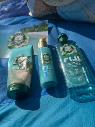 Perfect after a day at the beach and pool!!!⭐️⭐️⭐️⭐️⭐️My hair feels soft, smooth and fresh with this set!!!