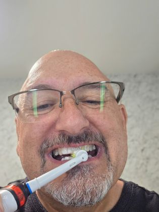 Putting the Oral B Enamel Strength & Whitening Toothpaste to the test! This has a lovely mild taste and foams up enough that you know its touching every tooth. 