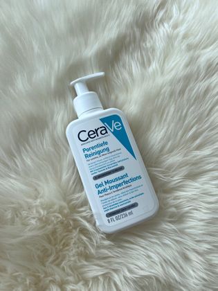 Ich habe das Produkt direkt ausprobiert und bin bereits positiv überrascht. Die Anwendung fühlt sich sehr angenehm an und macht einen sehr guten ersten Eindruck. Ich bin gespannt, wie sich das Produkt bei weiterer Anwendung in meine Routine integriert.