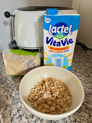 Un bon bol de céréales, du bon lait et du sucre de canne , petit-dej parfait ! 