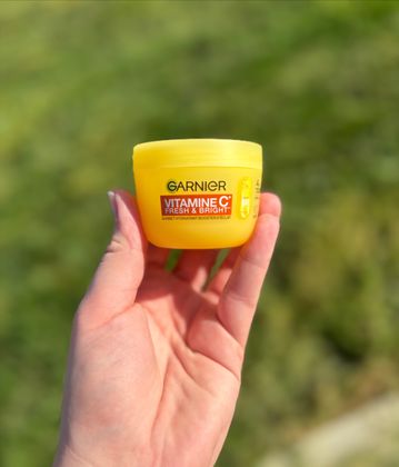 Au soleil comme la couleur de cette crème. Rien de mieux pour la mettre en valeur. 