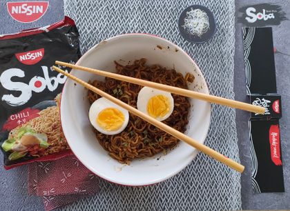 De magnifiques nouille sova au Chili avec un petit oeuf en plus et un peu de ciboulette. Un vrai régal 